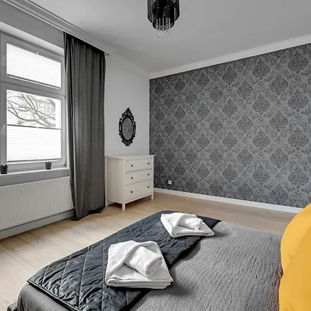 Glamour Przestronny Obok Monte Cassino By Grand דירה